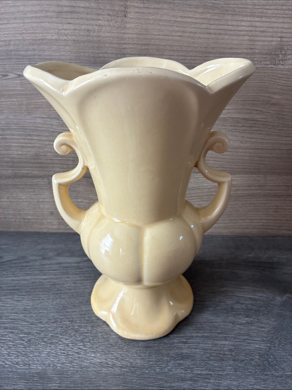 VINTAGE USA POTTERY Yellow VASE
Classic Mid Century Double
Handled Urn 10" tall